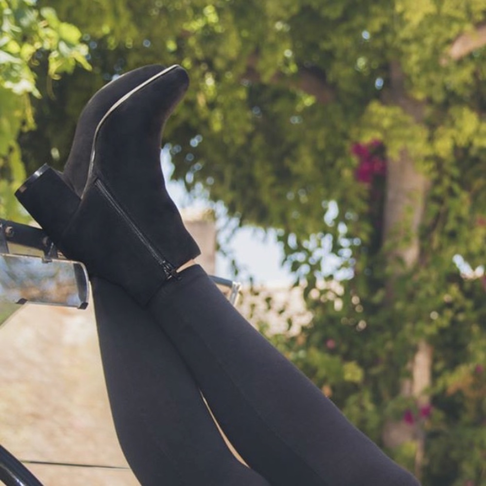 NIB Black Kitten Block Heel Ankle Chelsea Booties - Picture 7 of 8